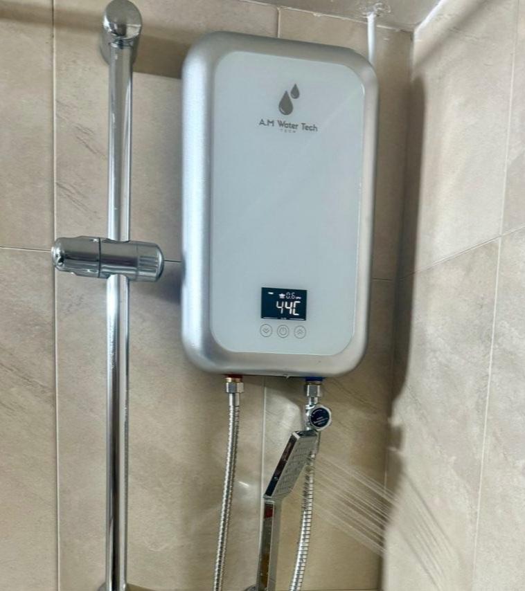 Water Heater Color White - AMWATERTECH